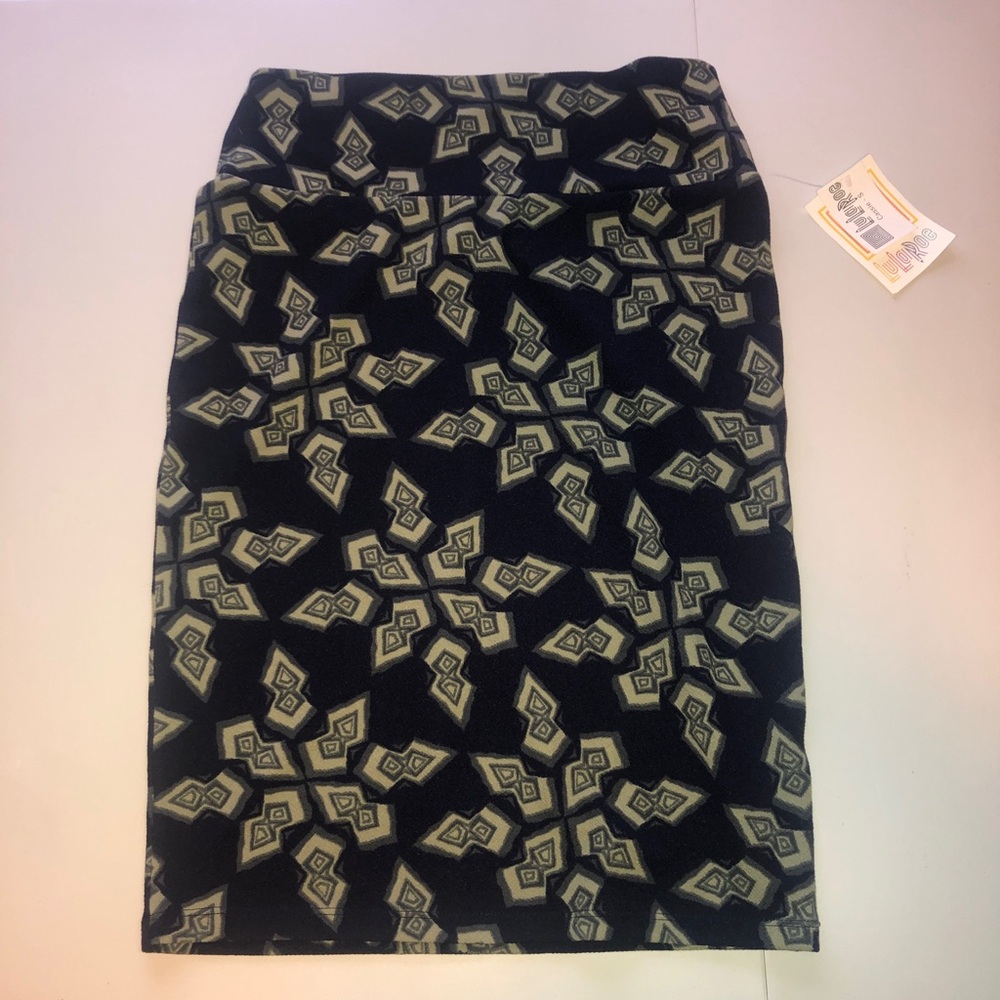 NWT LuLaRoe Cassie - Size Small